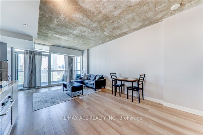 210 Simcoe Street, #1208