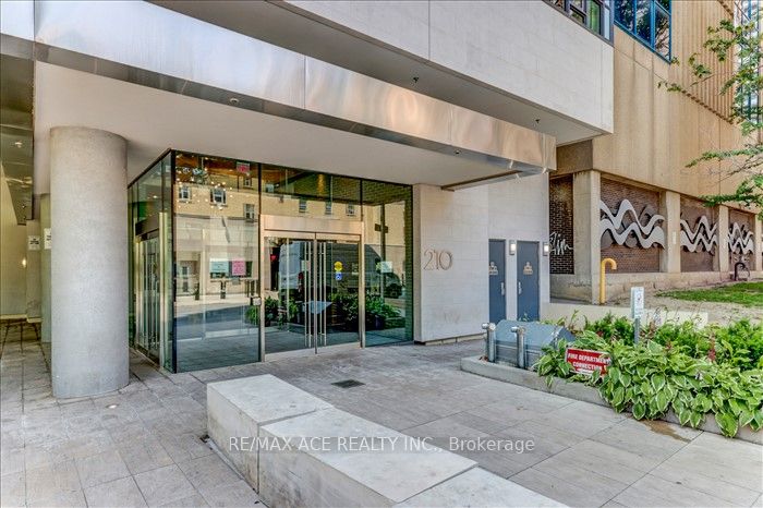 210 Simcoe Street, #1208