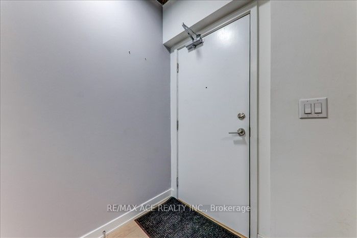 210 Simcoe Street, #1208
