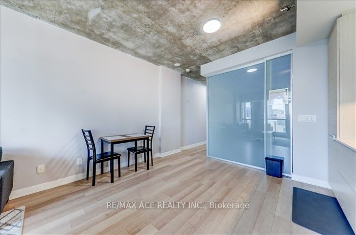 210 Simcoe Street, #1208