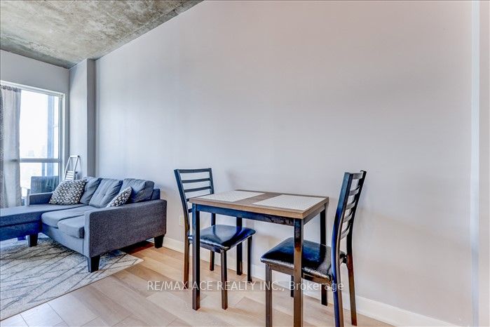 210 Simcoe Street, #1208