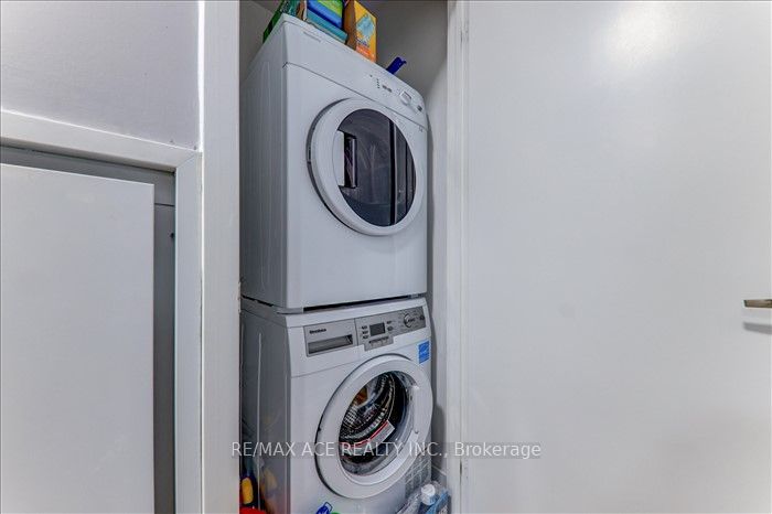 210 Simcoe Street, #1208