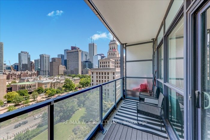 210 Simcoe Street, #1208