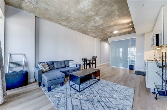 210 Simcoe Street, #1208