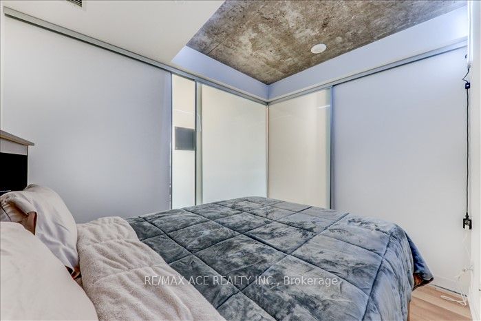 210 Simcoe Street, #1208