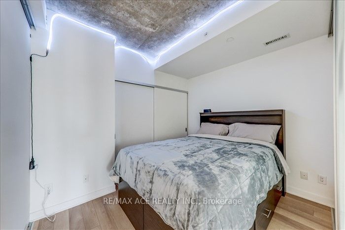 210 Simcoe Street, #1208