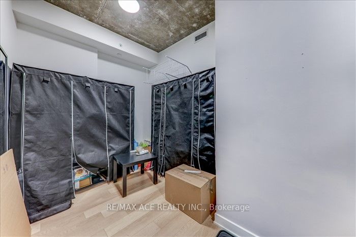 210 Simcoe Street, #1208