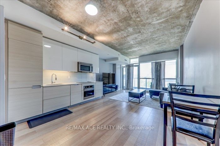 210 Simcoe Street, #1208