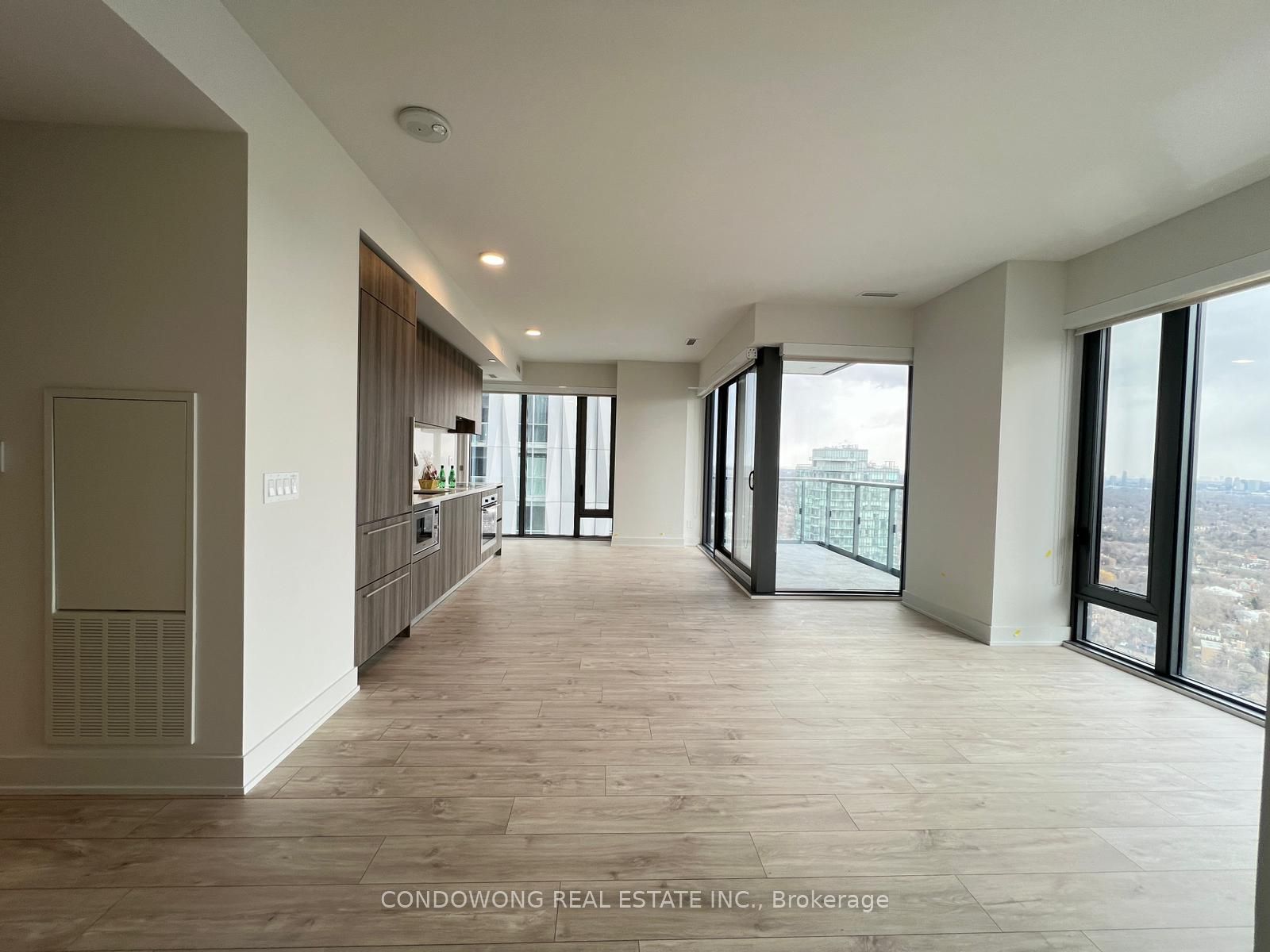 8 Cumberland Street, #3707
