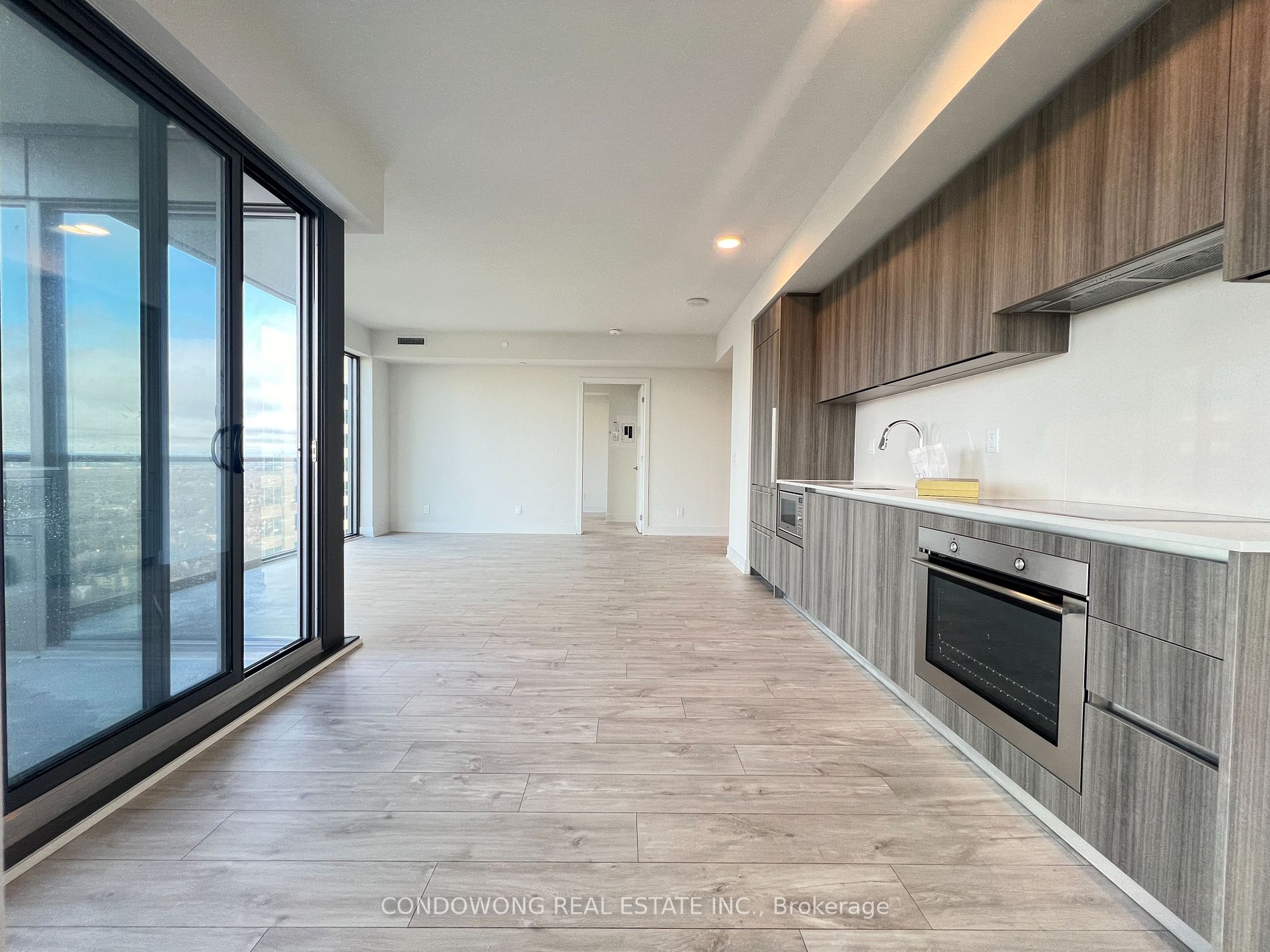 8 Cumberland Street, #3707