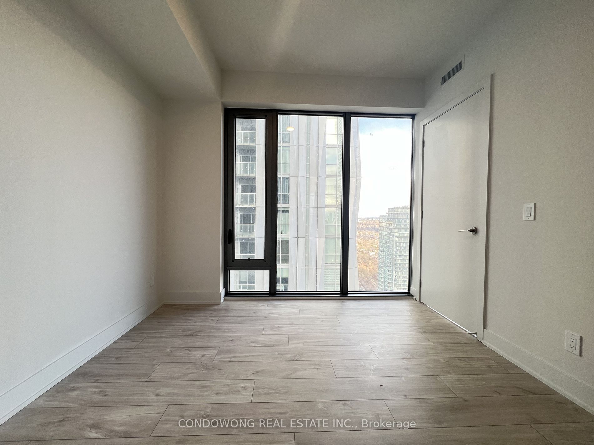 8 Cumberland Street, #3707