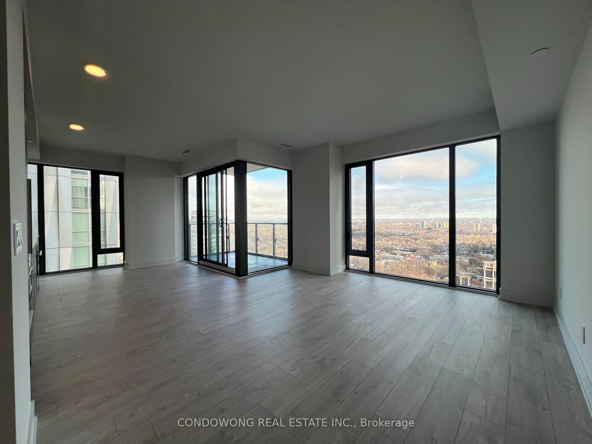 8 Cumberland Street, #3707