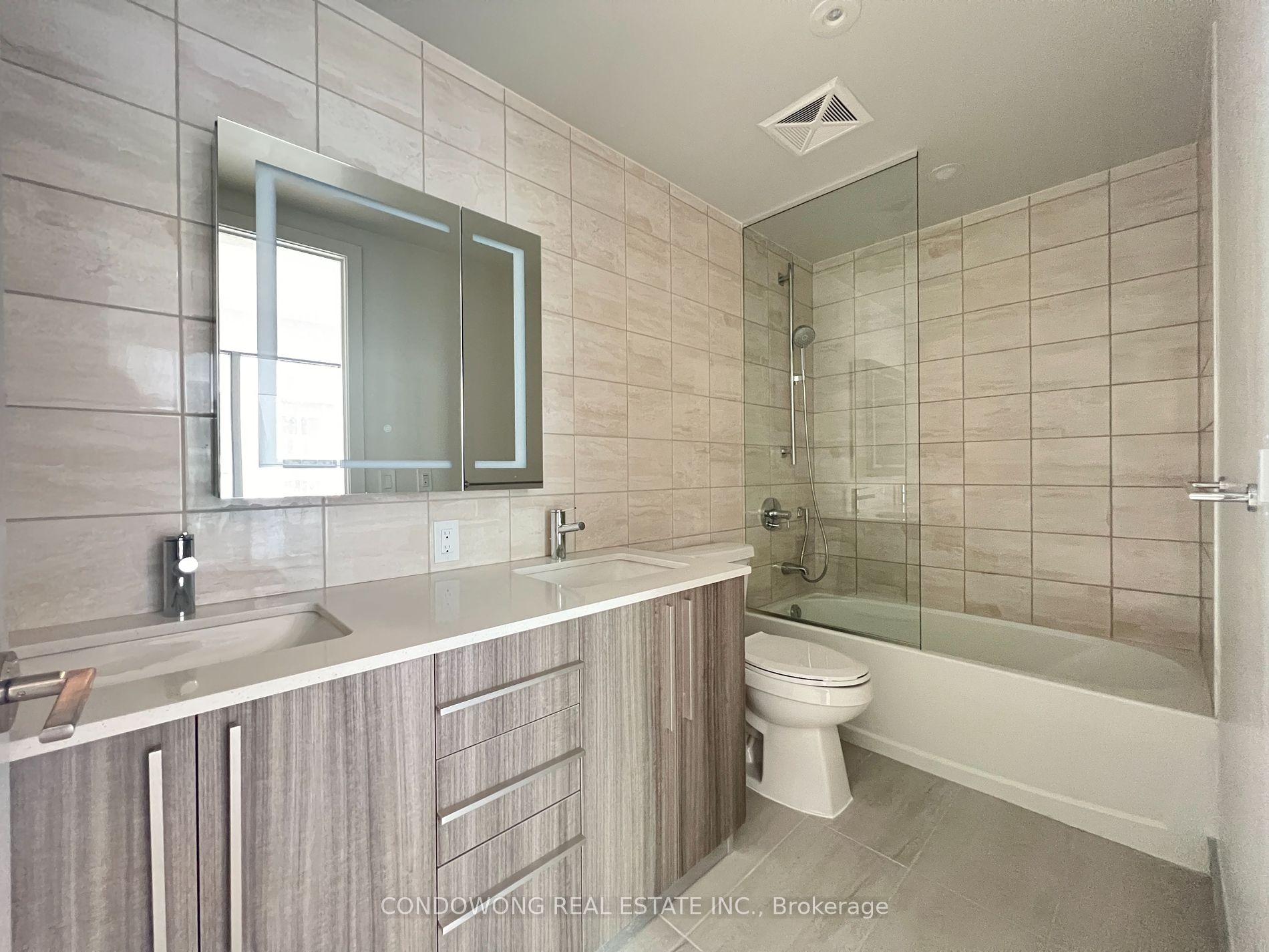 8 Cumberland Street, #3707