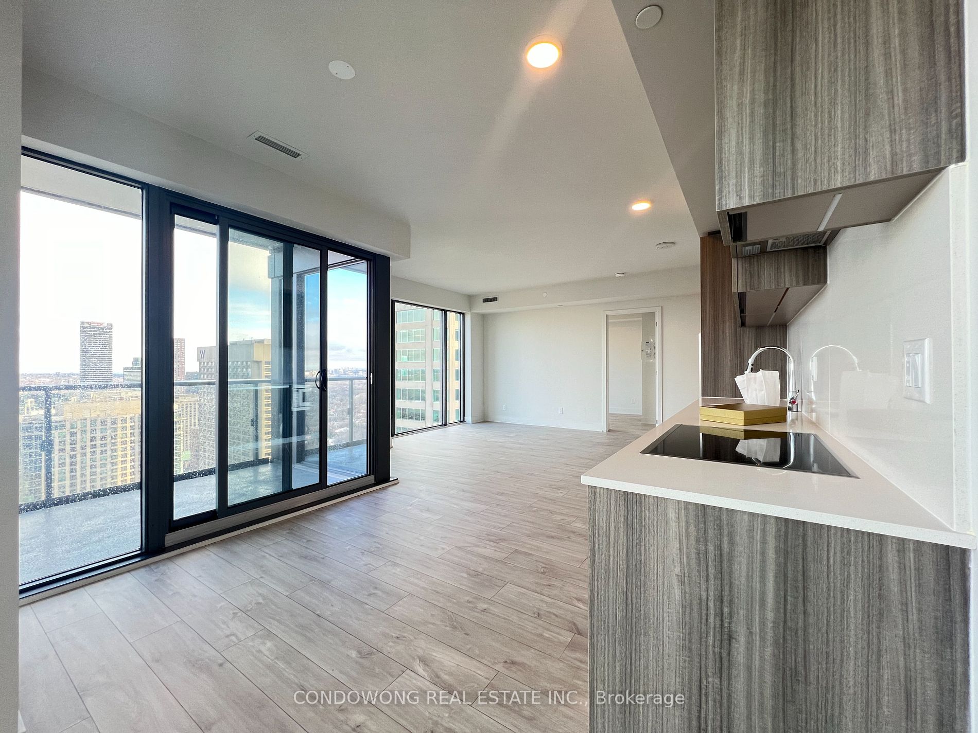 8 Cumberland Street, #3707