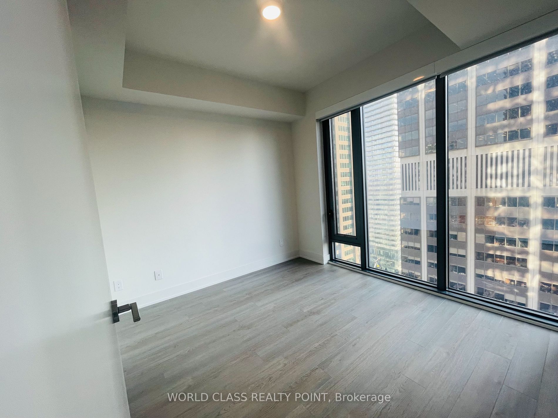 8 Cumberland Street #2404