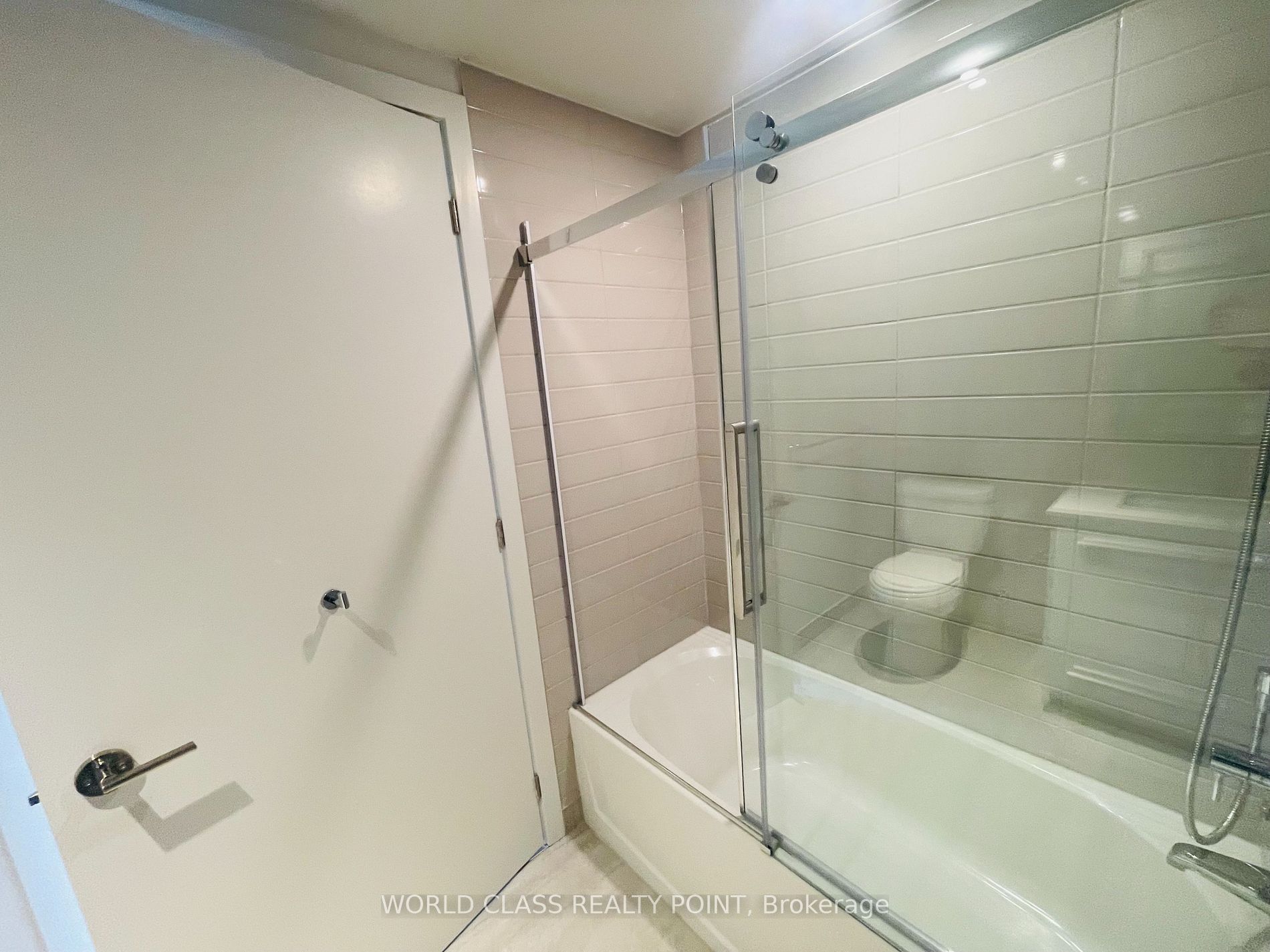 8 Cumberland Street #2404