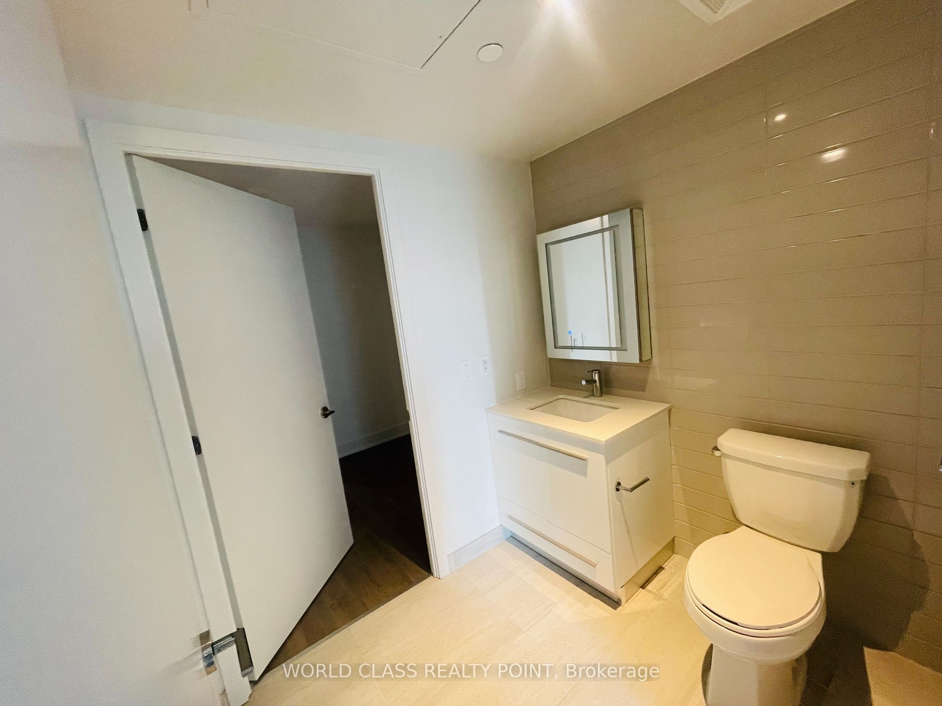 8 Cumberland Street #2404