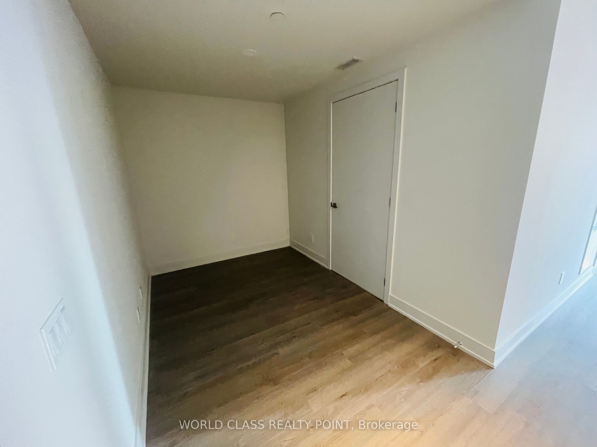 8 Cumberland Street #2404
