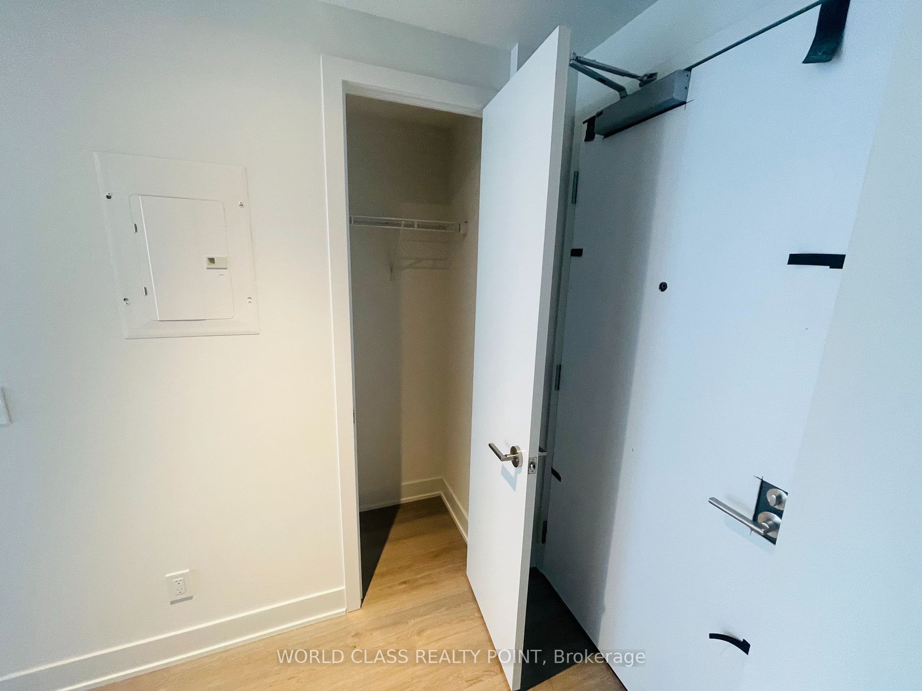 8 Cumberland Street #2404