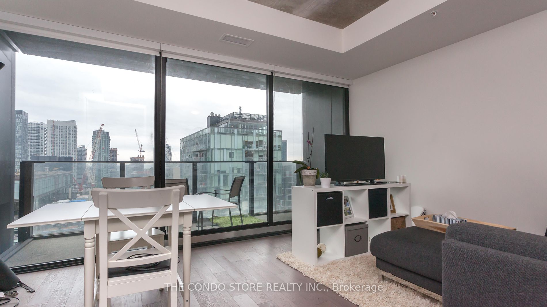 629 King St W, #1207
