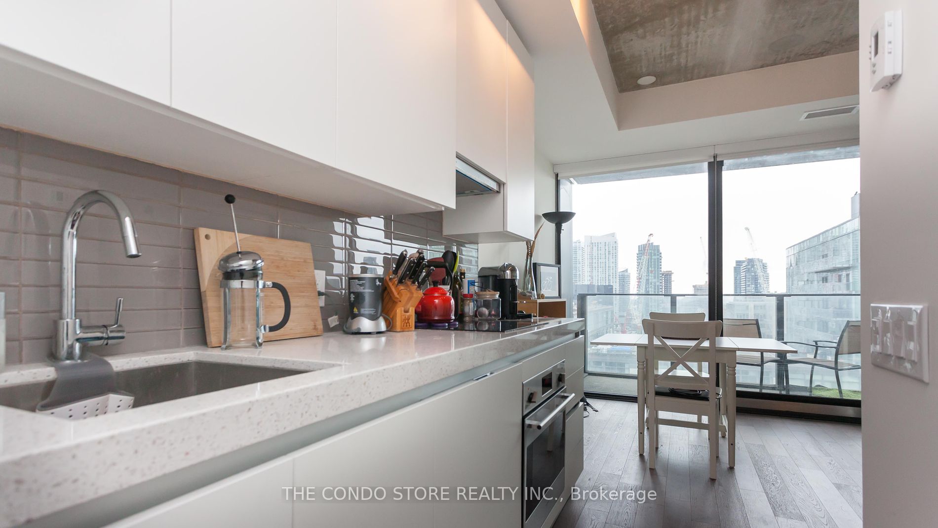 629 King St W, #1207