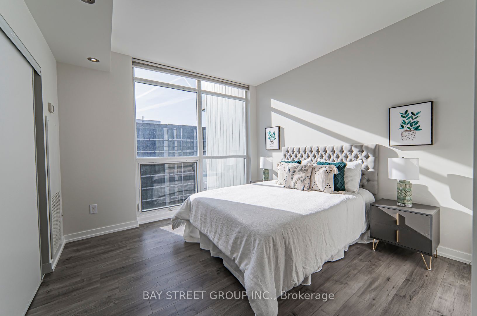 29 Singer Court #1802