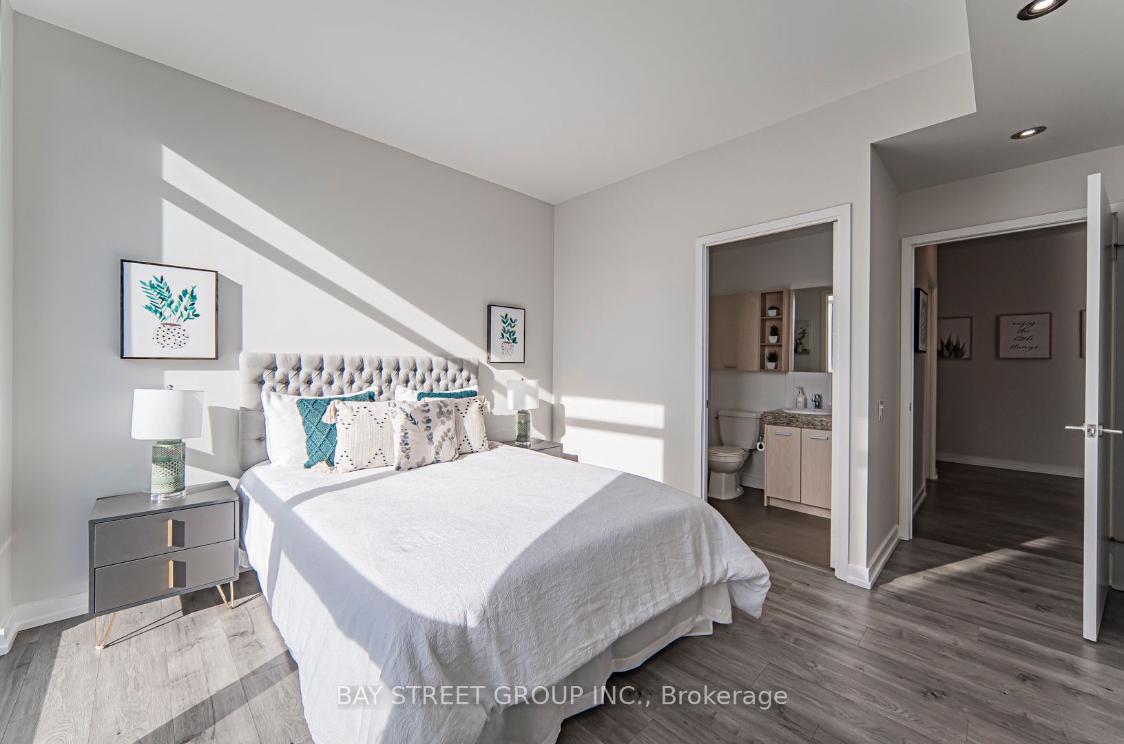 29 Singer Court #1802