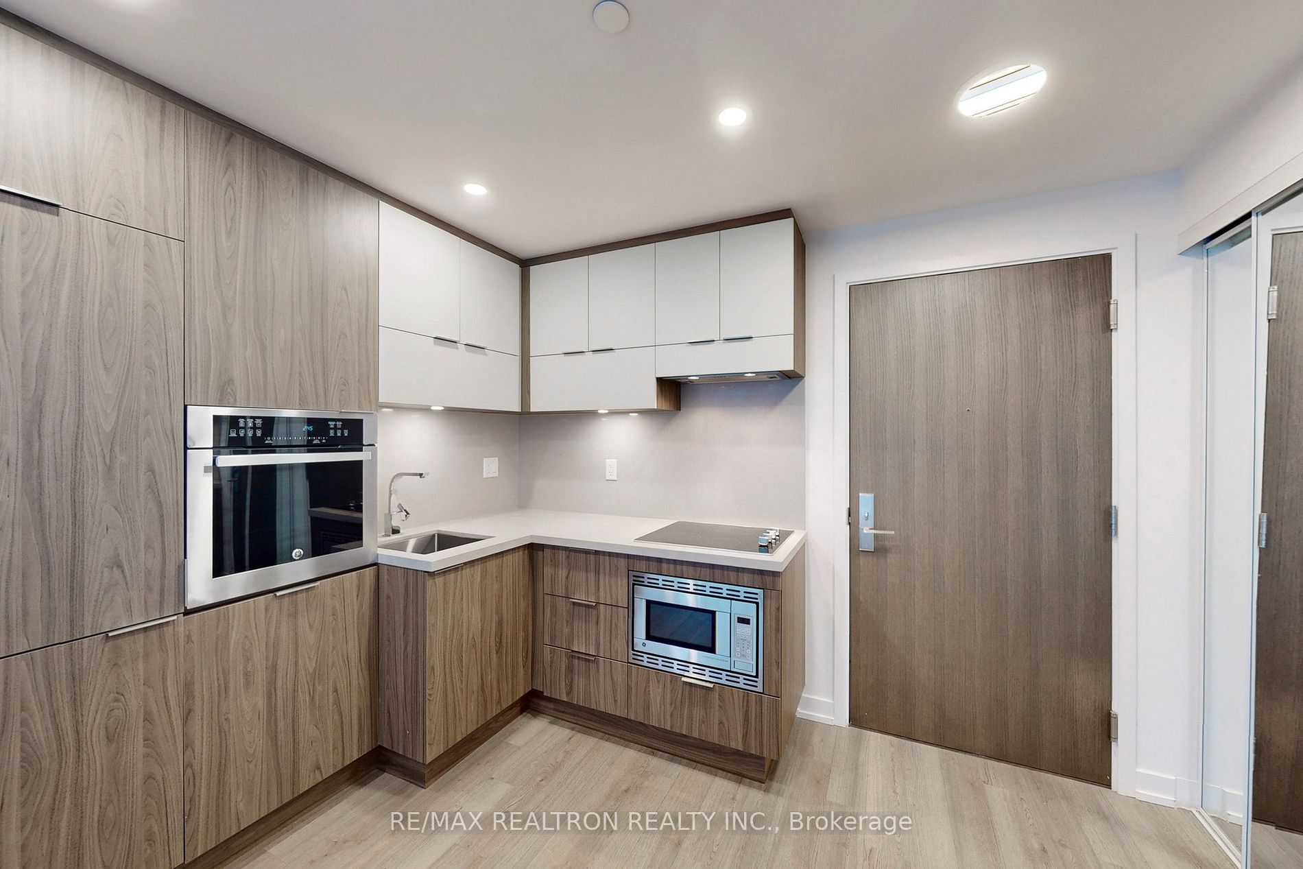 39 Roehampton Avenue, #606