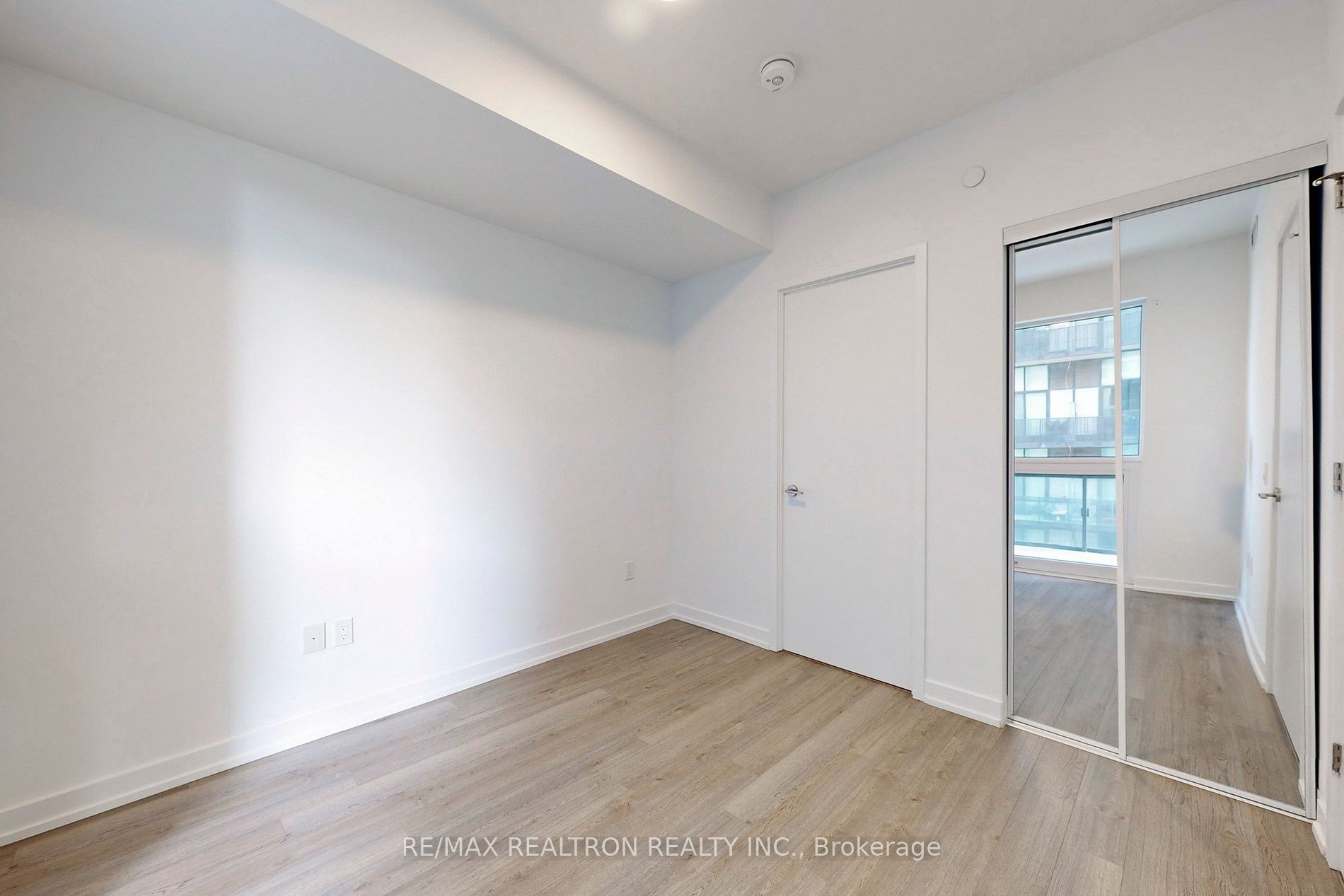 39 Roehampton Avenue, #606