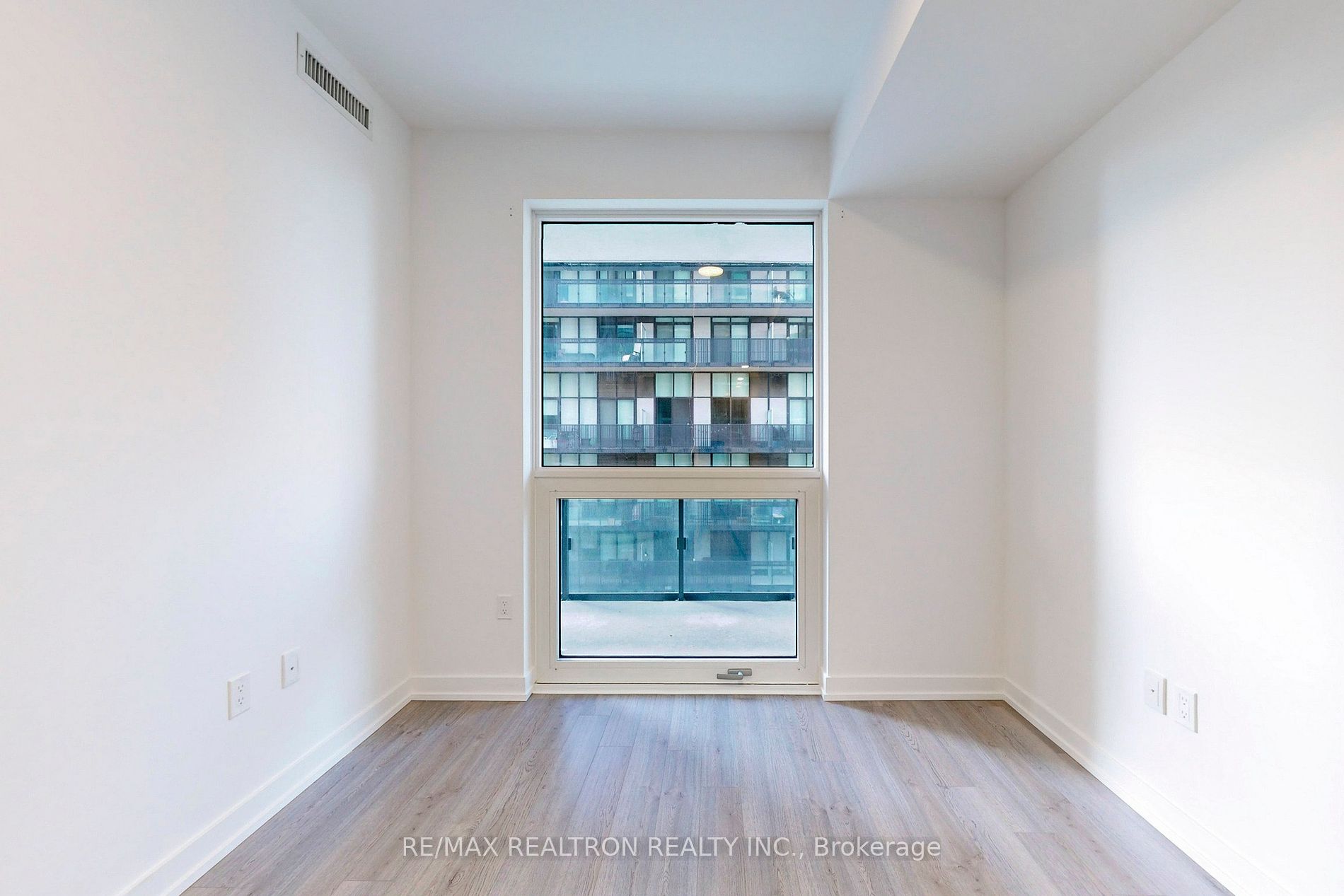 39 Roehampton Avenue, #606