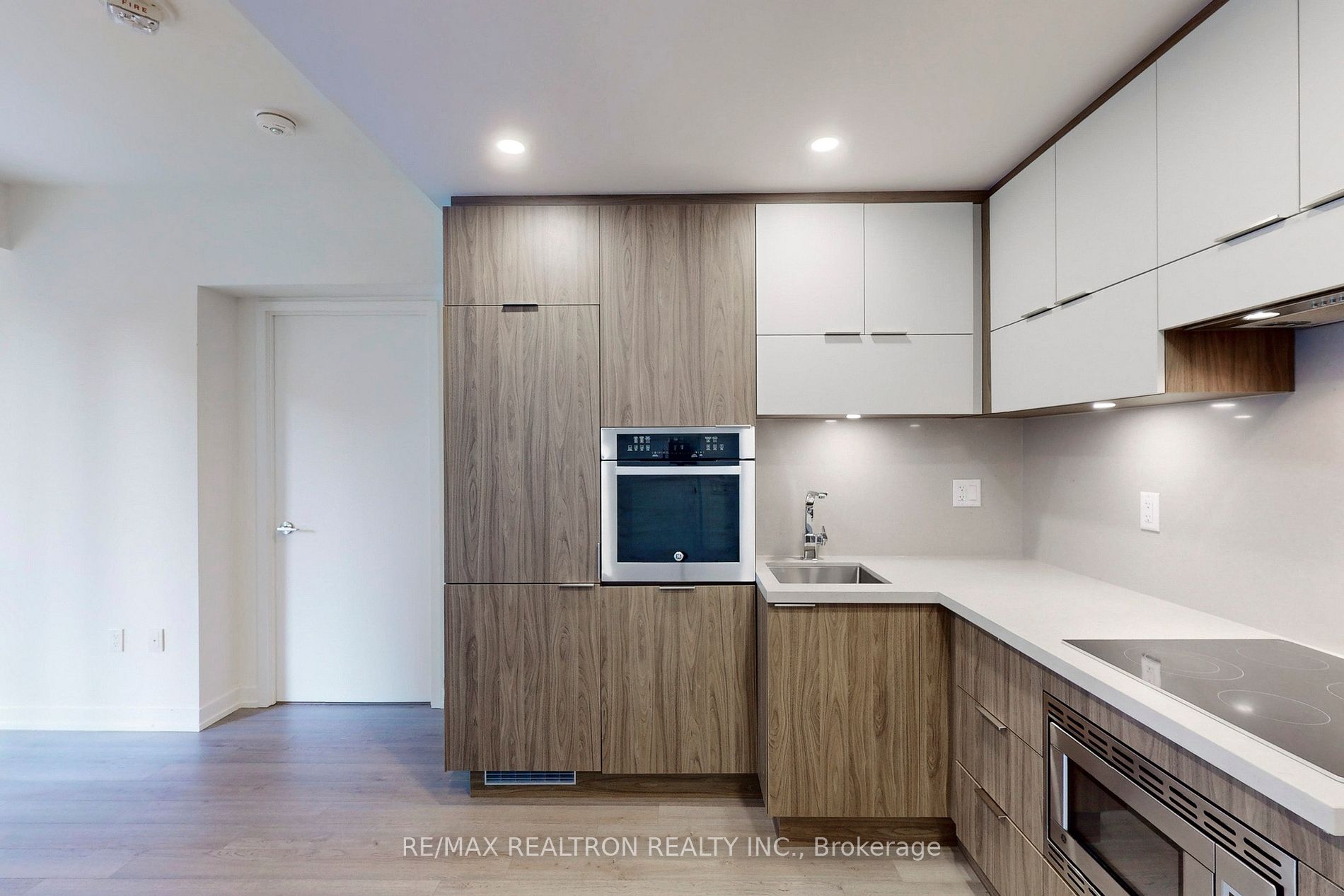 39 Roehampton Avenue, #606
