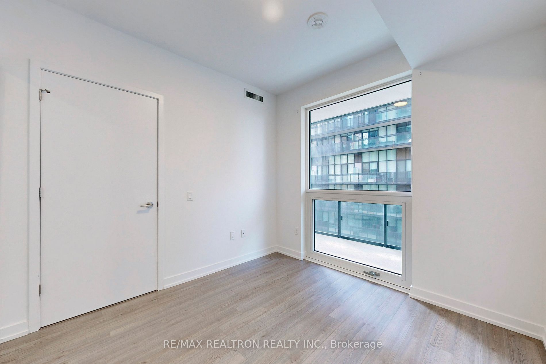 39 Roehampton Avenue, #606