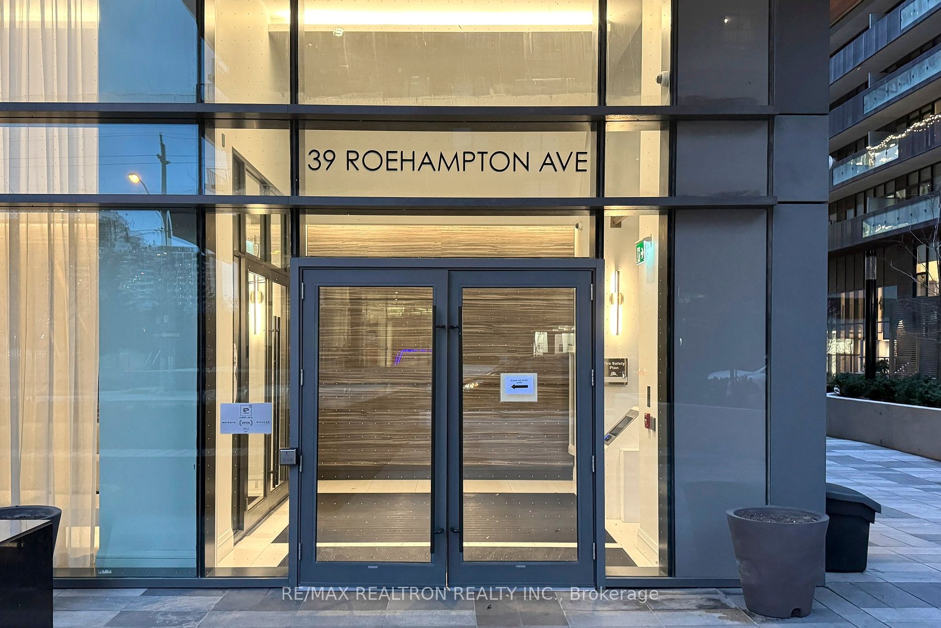 39 Roehampton Avenue, #606