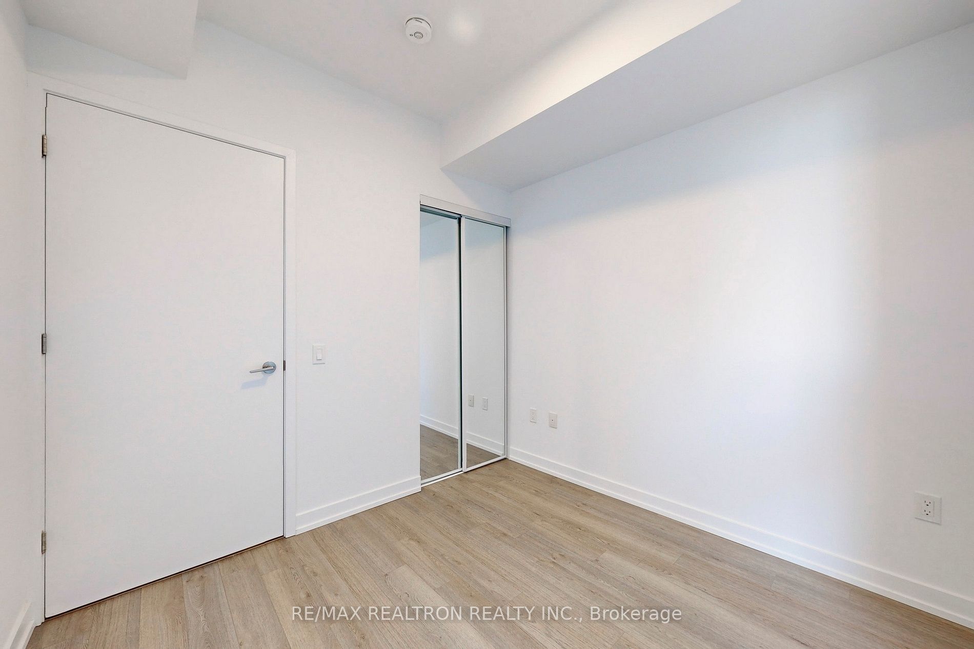 39 Roehampton Avenue, #606