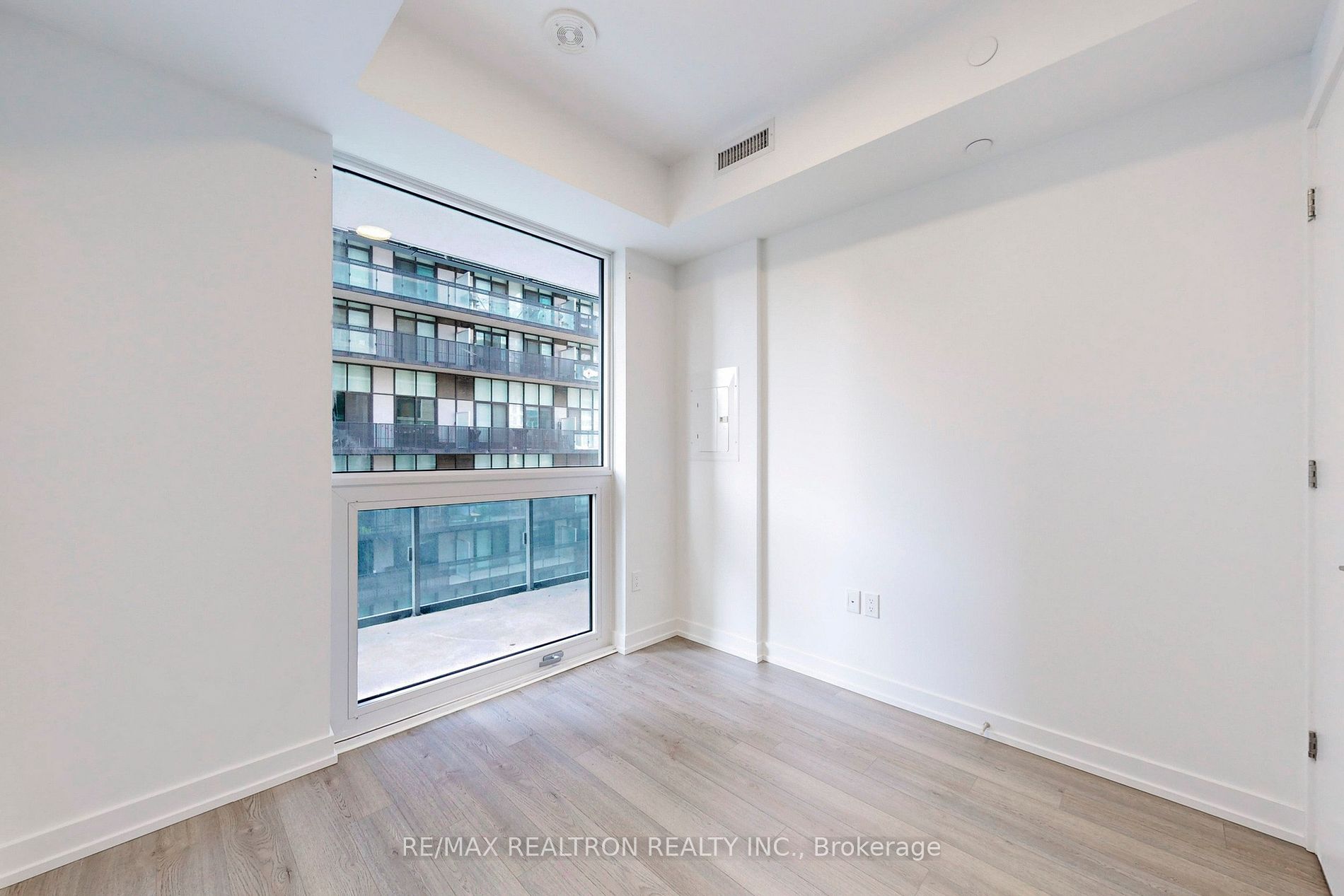 39 Roehampton Avenue, #606