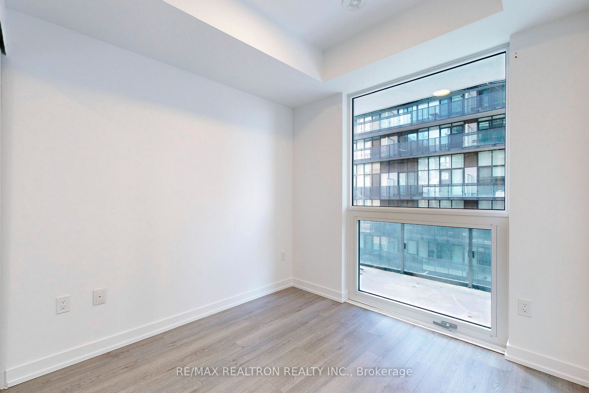 39 Roehampton Avenue, #606