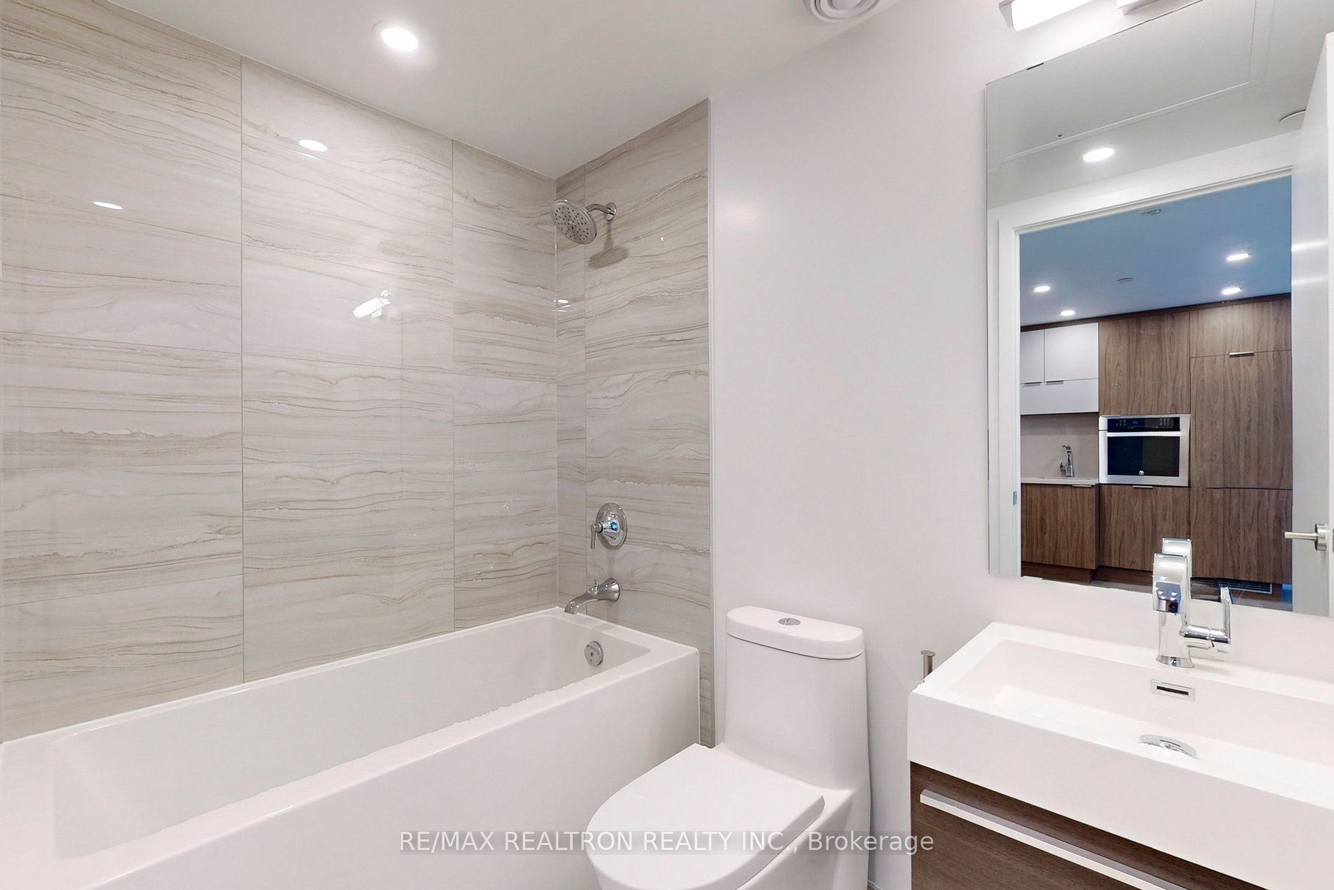 39 Roehampton Avenue, #606