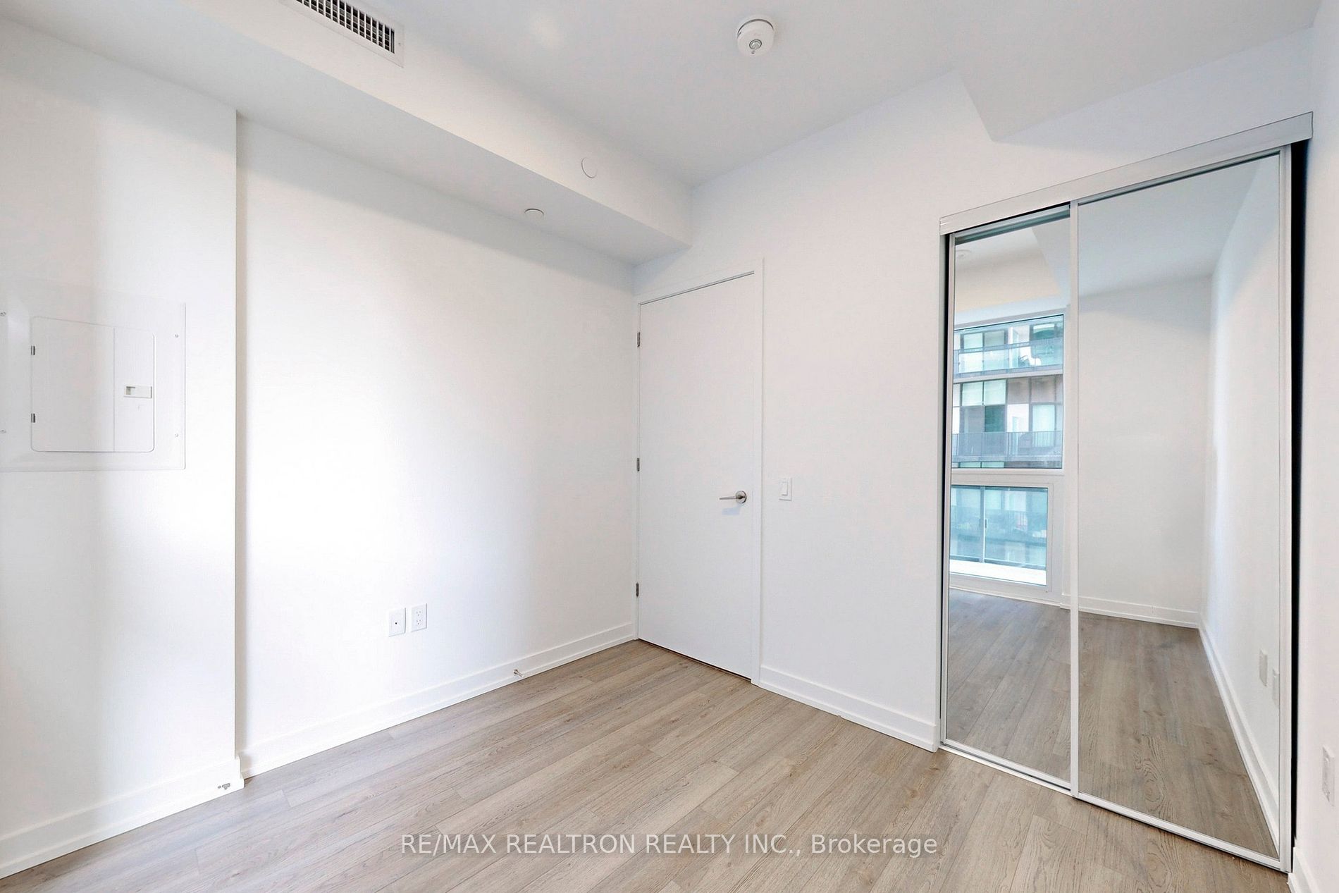 39 Roehampton Avenue, #606