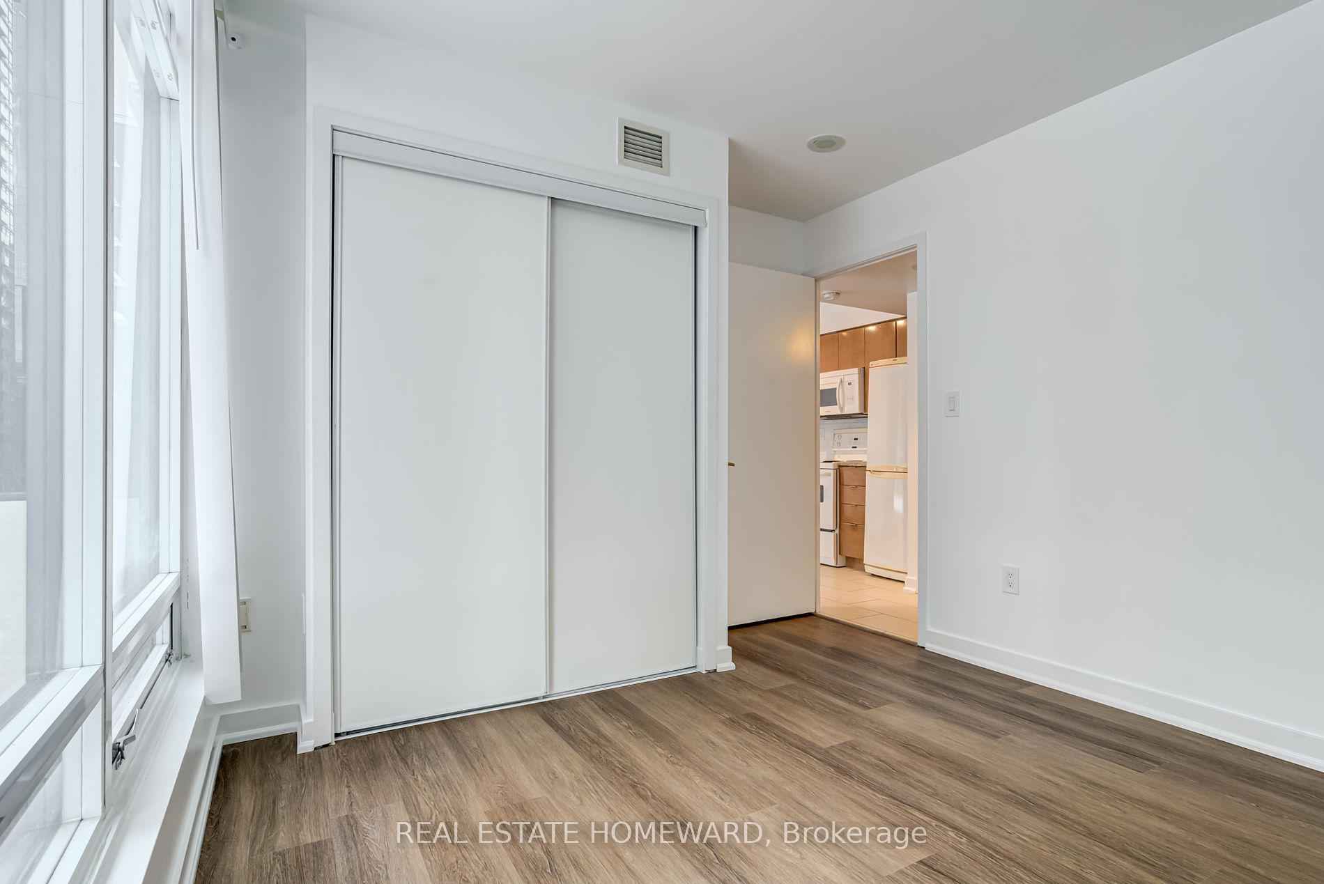 15 Brunel Crt, #706