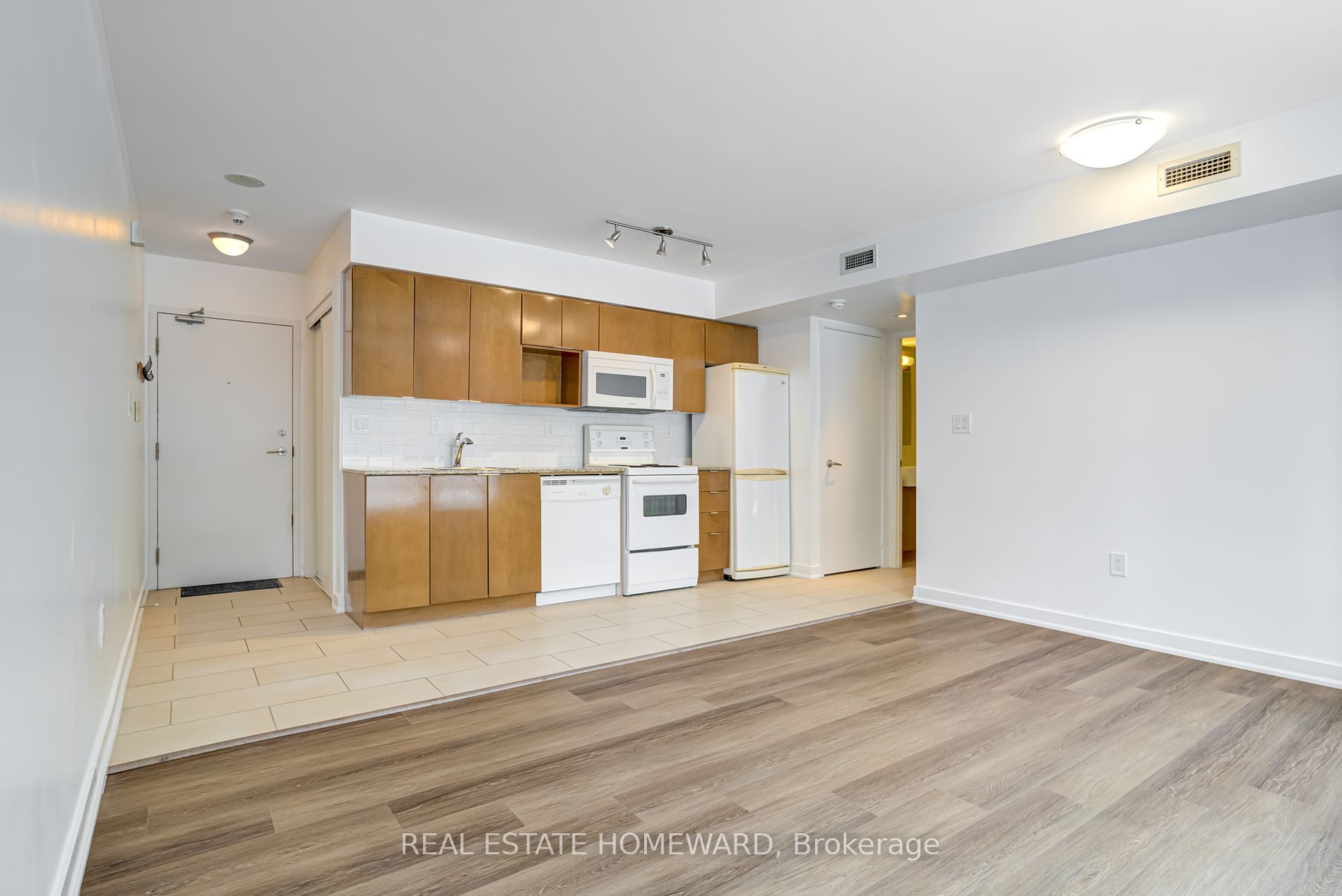 15 Brunel Crt, #706