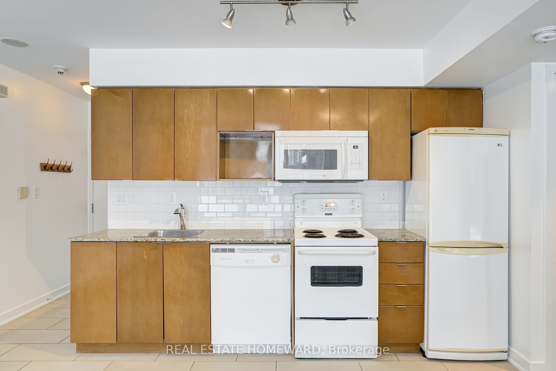 15 Brunel Crt, #706