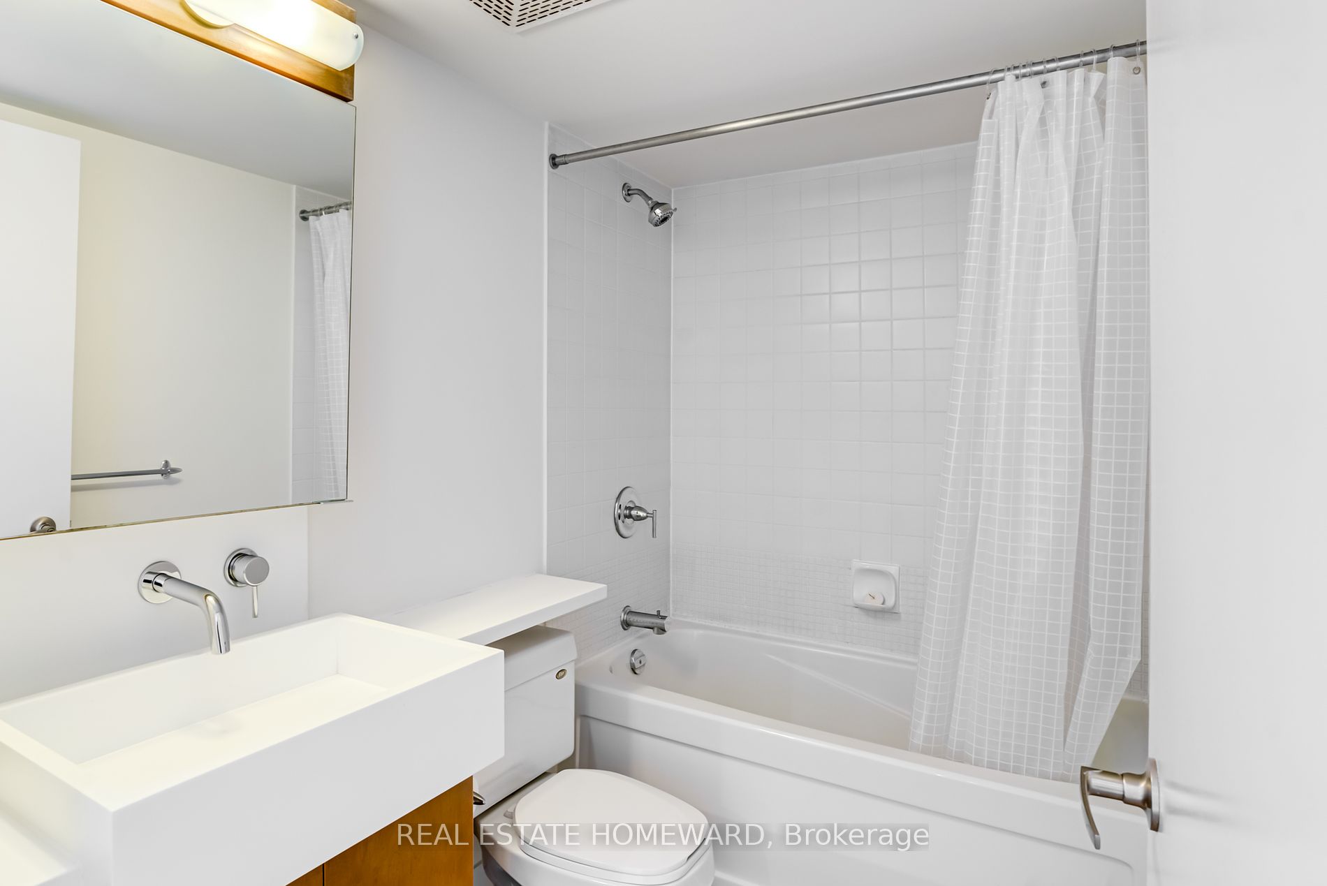 15 Brunel Crt, #706