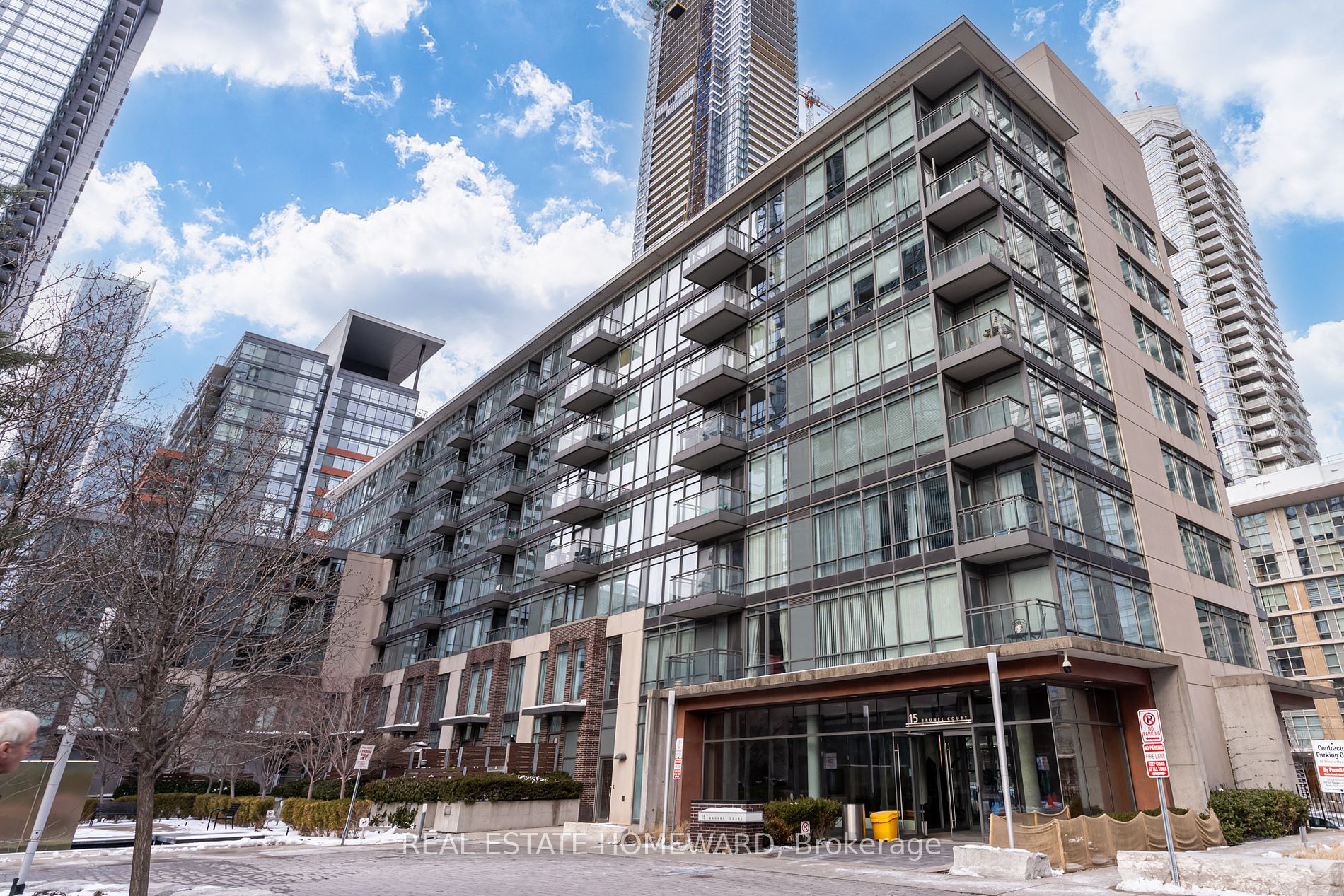 15 Brunel Crt, #706