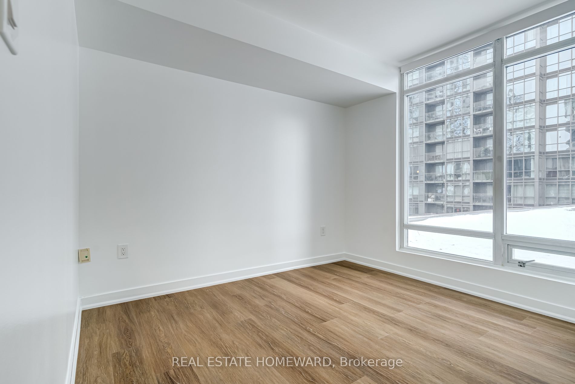 15 Brunel Crt, #706