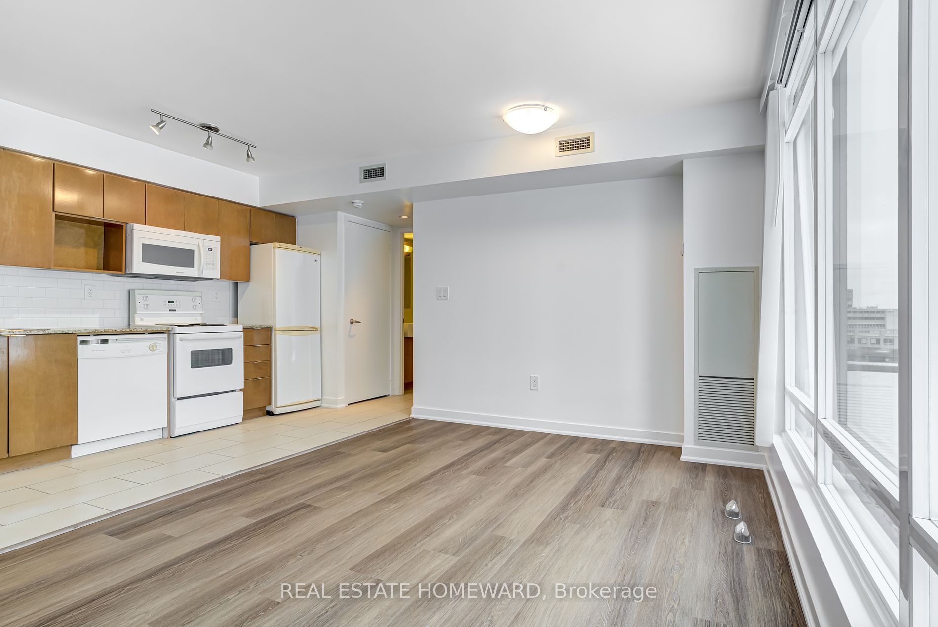 15 Brunel Crt, #706