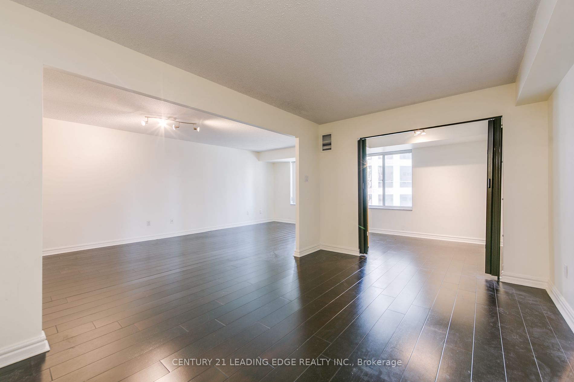 33 University Ave, #1508