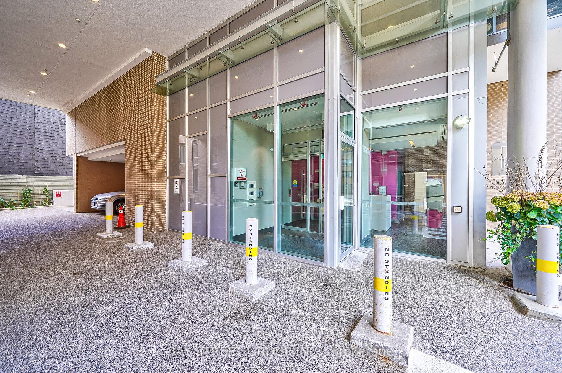68 Merton Street, #909