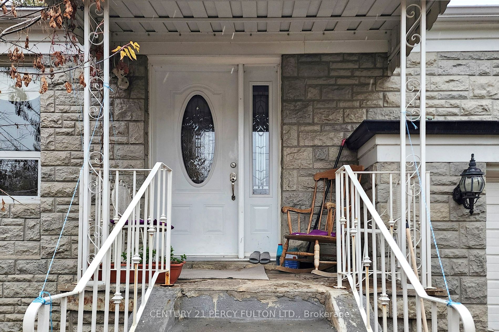 98 Charleswood Drive