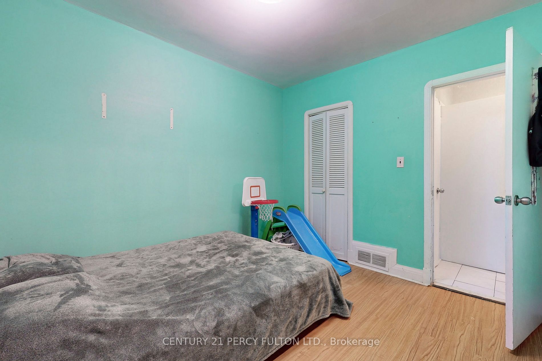 98 Charleswood Drive