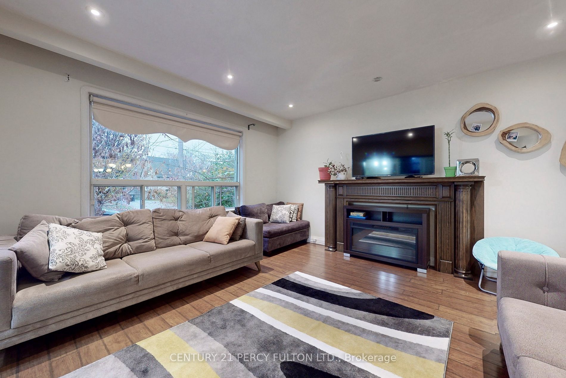98 Charleswood Drive